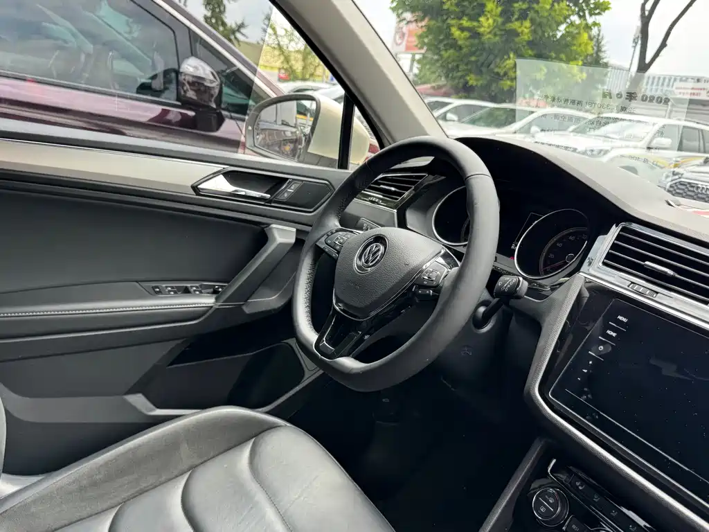 Volkswagen Tiguan L 2020 — фото 13