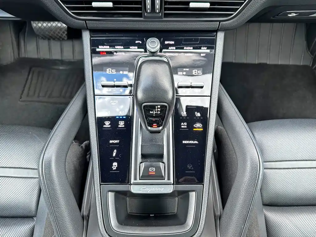 Porsche Cayenne 2020 — фото 19