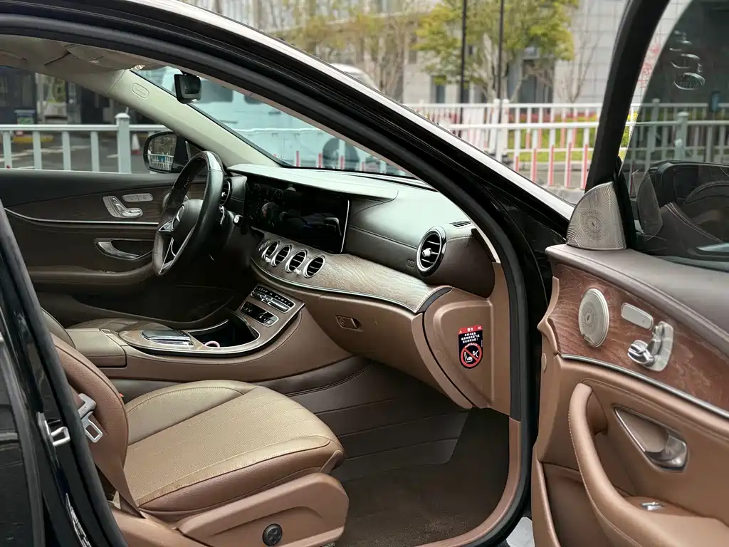 Mercedes-Benz E-Class 2022 — фото 12