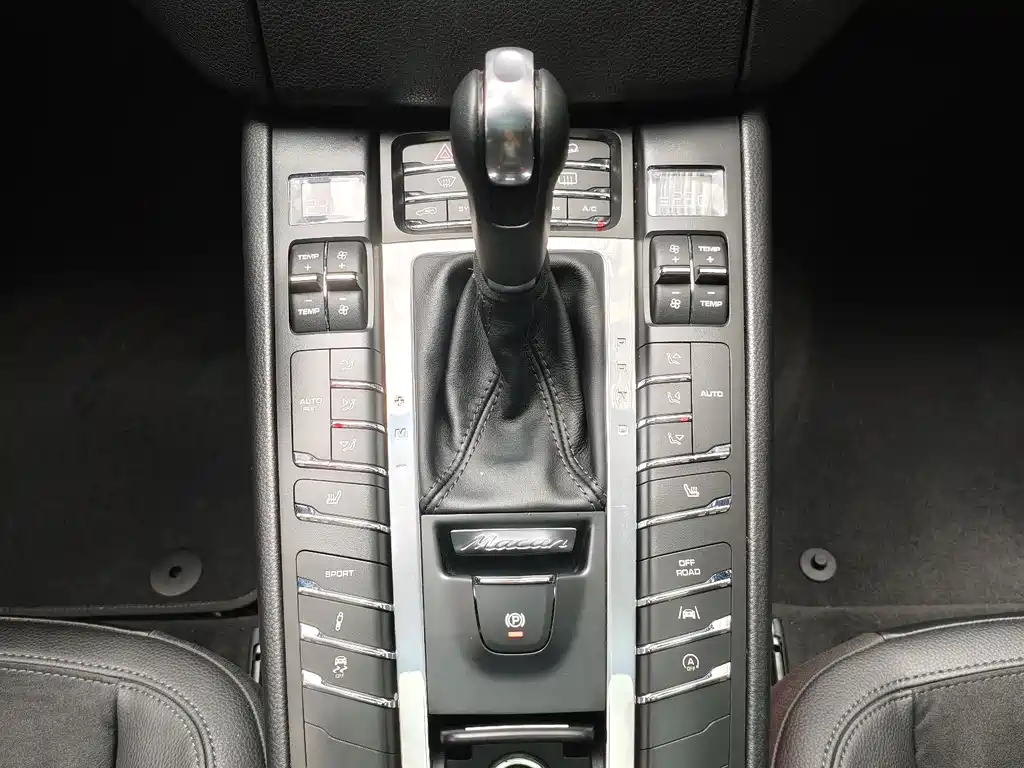 Porsche Macan 2018 — фото 12