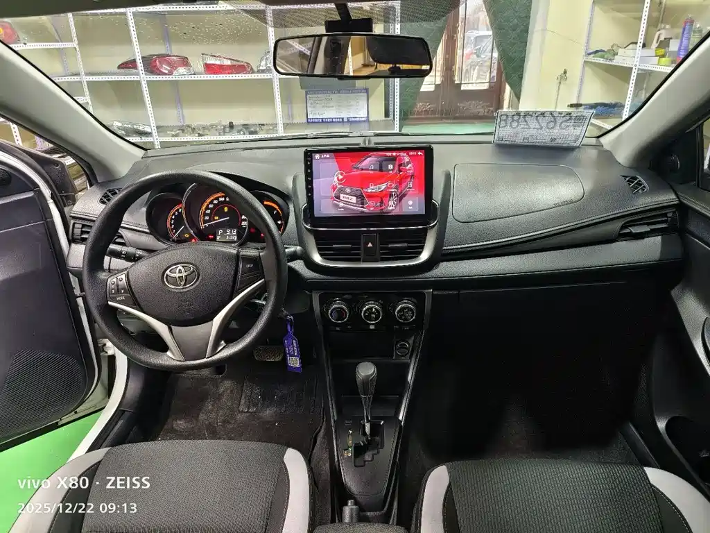 Toyota Yaris L 2023 — фото 16