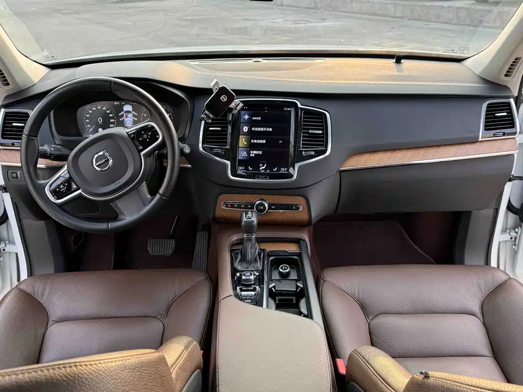 Volvo XC90 2020 — фото 6