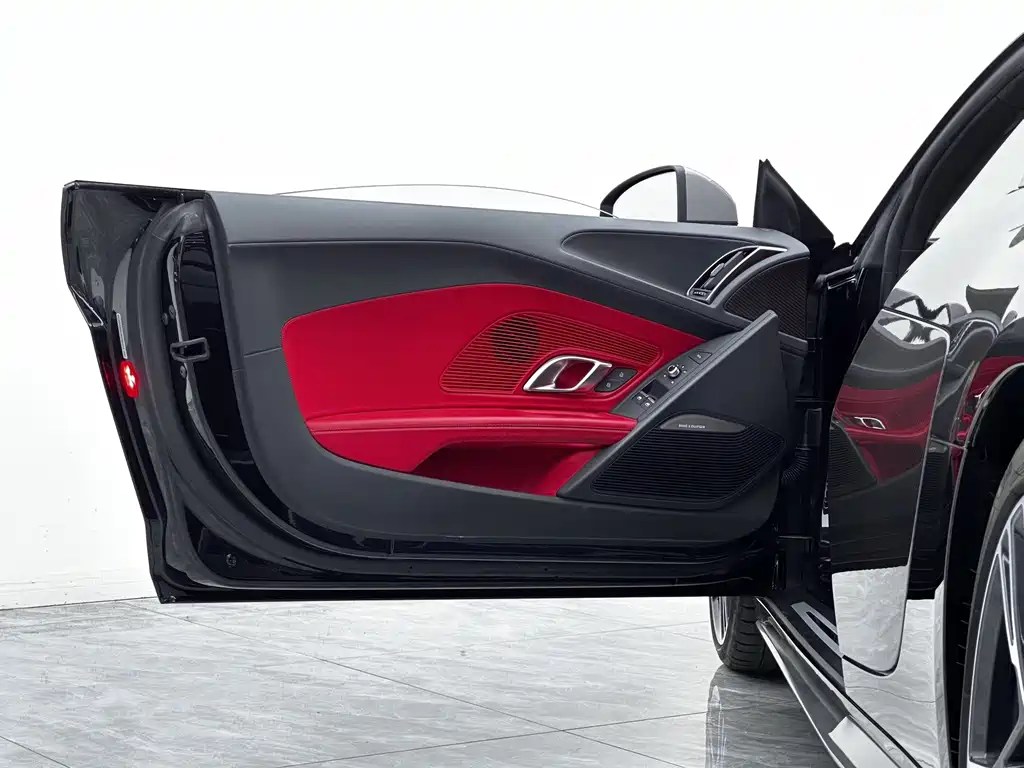 Audi R8 2021 — фото 16