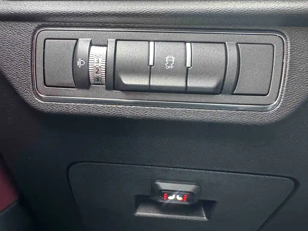 Jetour X70 PLUS 2023 — фото 11