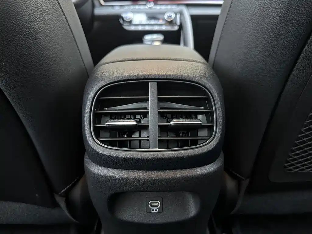 Hyundai Elantra 2023 — фото 19