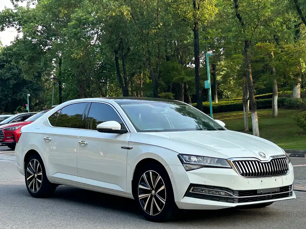 Skoda Superb 2022 — фото 1