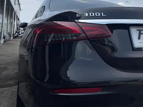 Mercedes-Benz E-Class 2022
