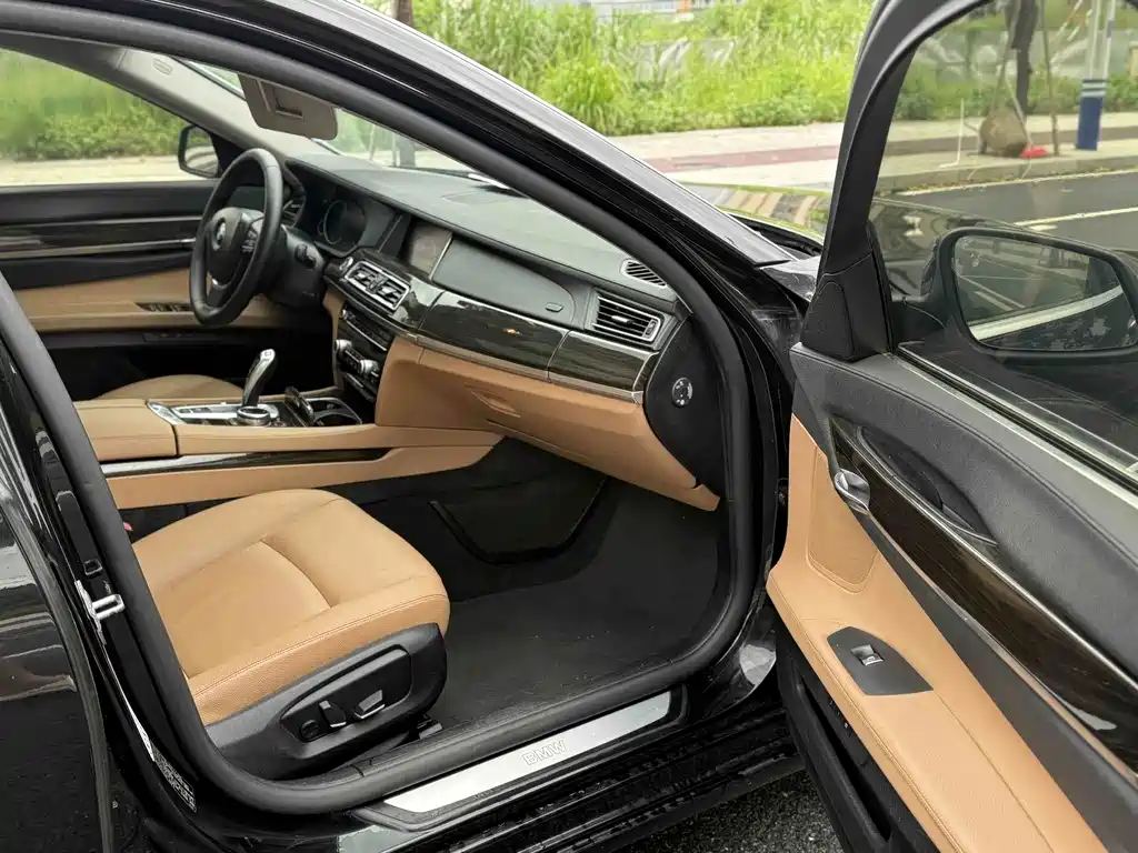 BMW 7 Series 2015 — фото 10