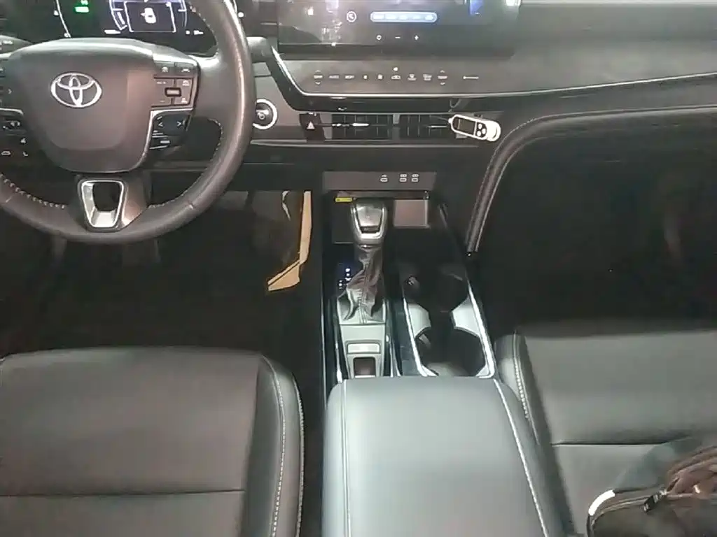 Toyota Camry 2024 — фото 14