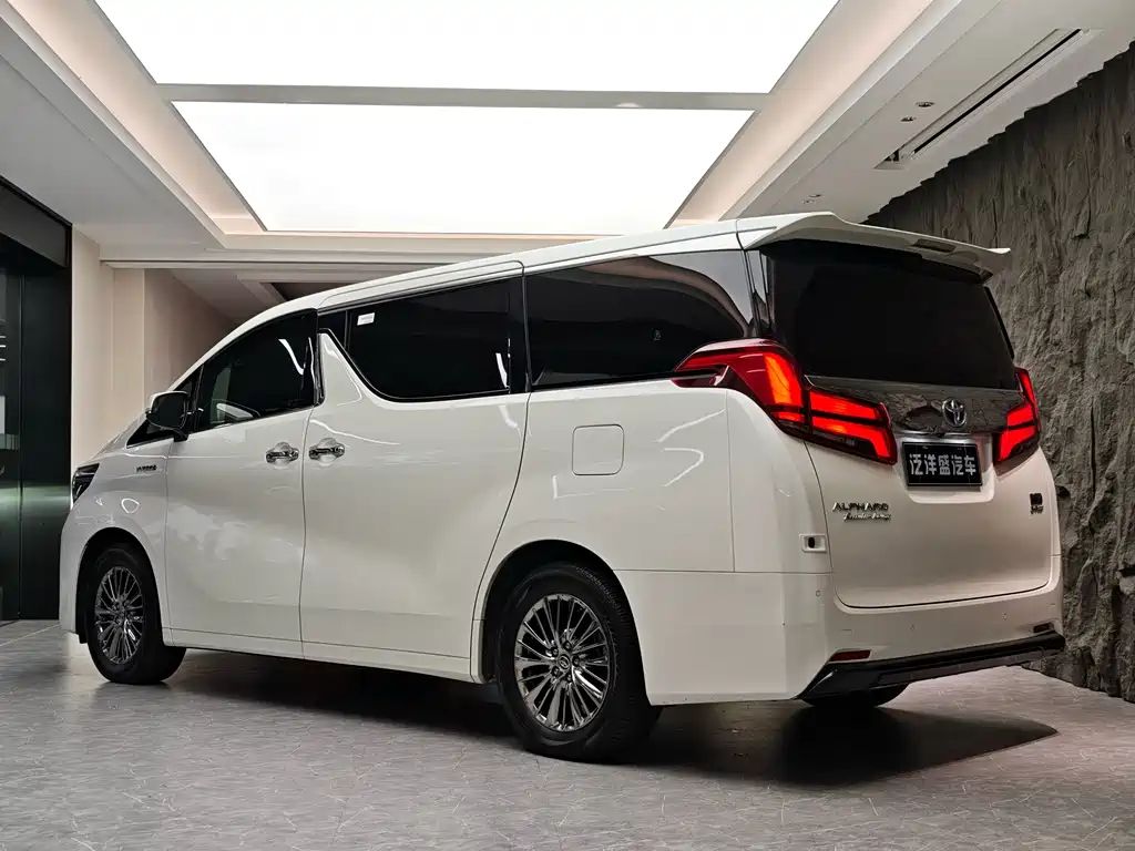 Toyota Alphard 2021 — фото 15