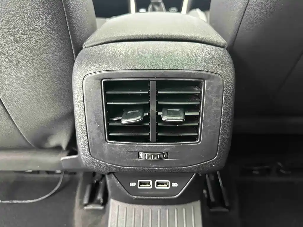 Volkswagen T-Roc 2023 — фото 13