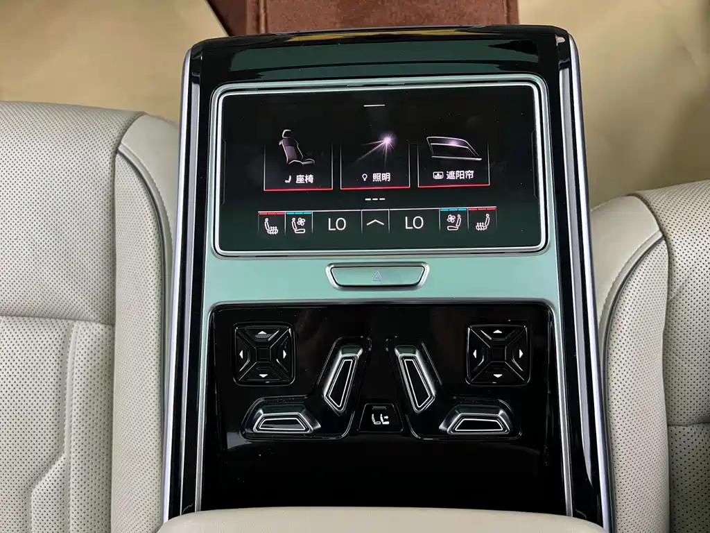 Audi A8 2020 — фото 18