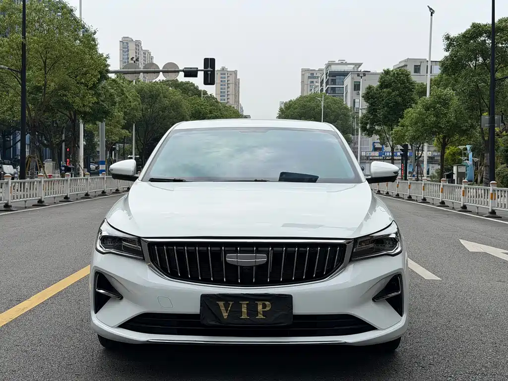 Geely Emgrand 2025 — фото 2