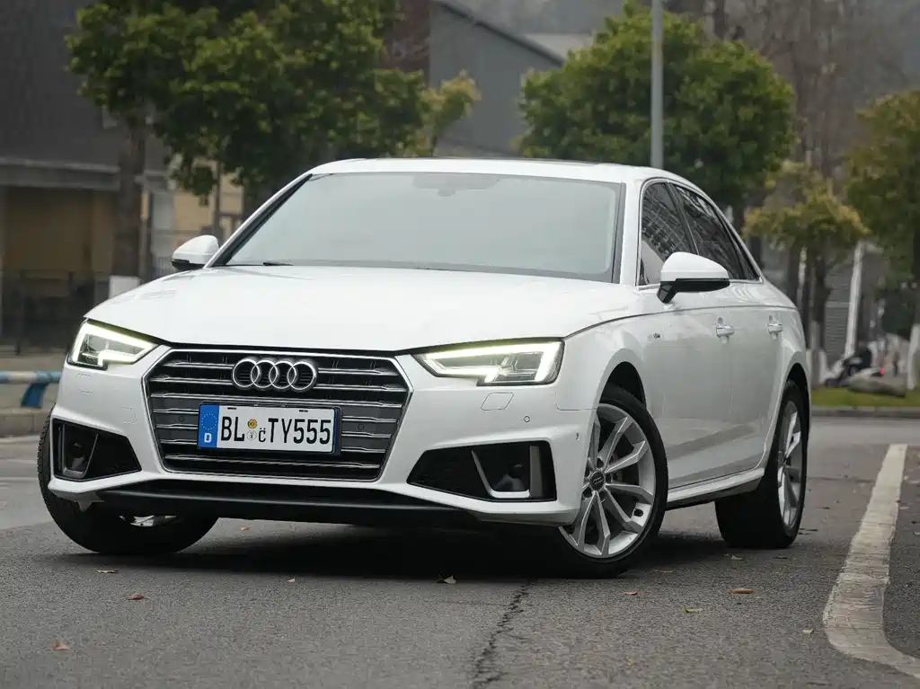Audi A4L 2019 — фото 1