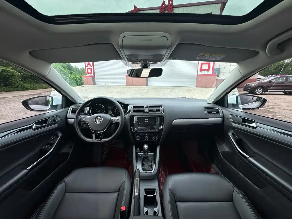 Volkswagen Sagitar 2019