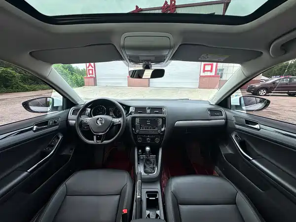 Volkswagen Sagitar 2019