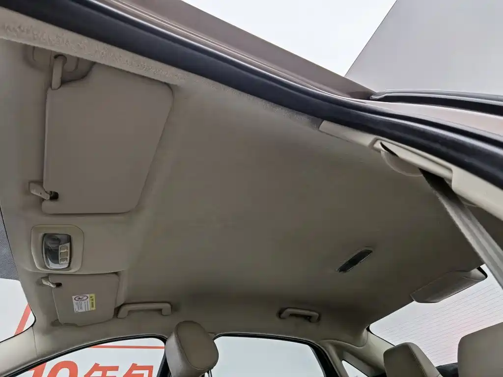Ford Escort 2015 — фото 14