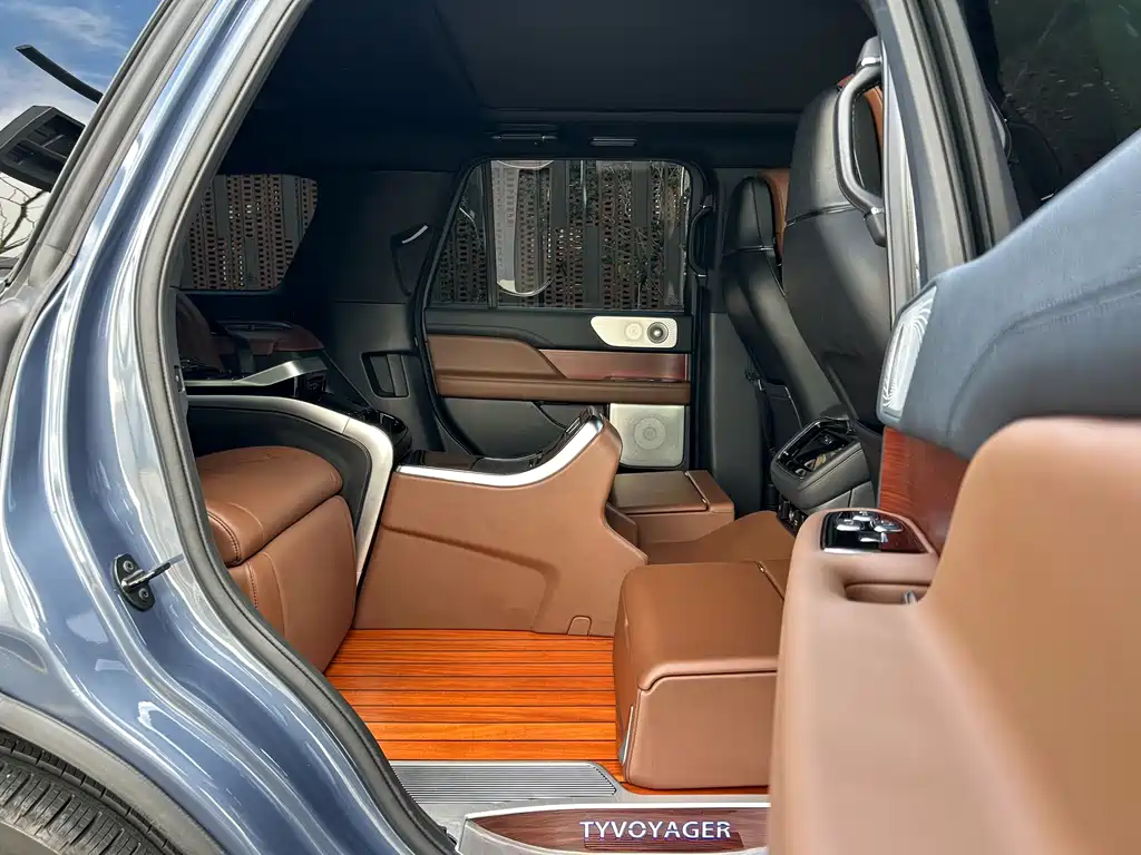 Lincoln Navigator 2024 — фото 10