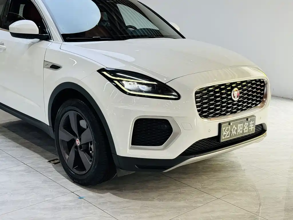 Jaguar E-PACE 2024 — фото 4