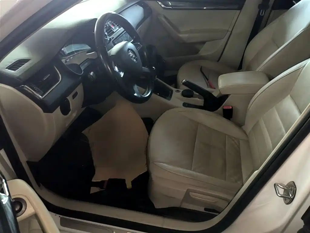 Skoda Octavia 2015 — фото 15