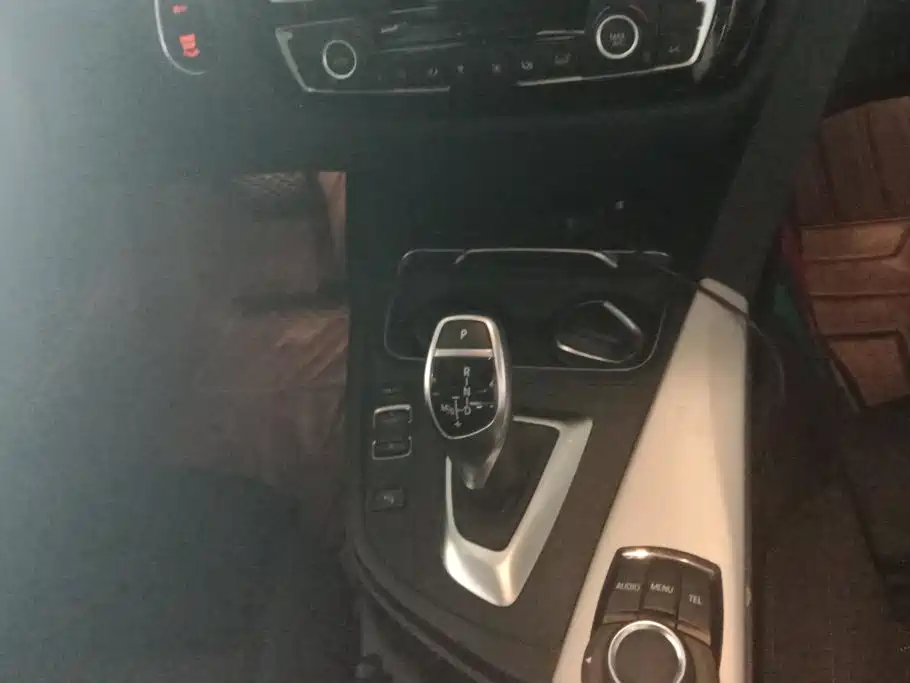BMW 3 Series 2017 — фото 16