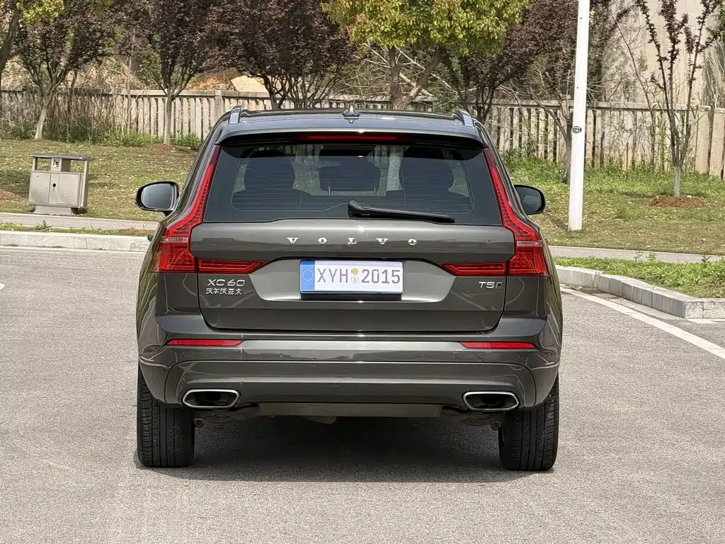 Volvo XC60 2019 — фото 18