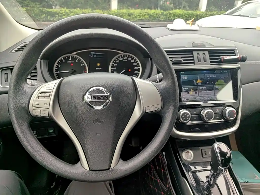Nissan Tiida 2019 — фото 10