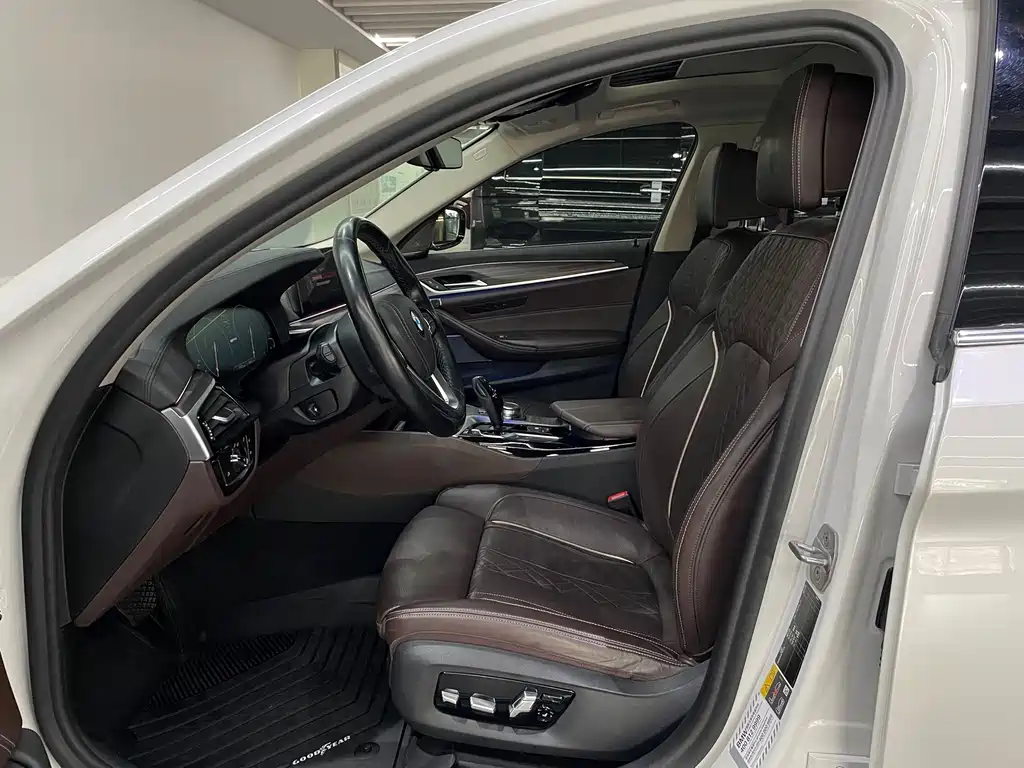 BMW 5 Series New Energy 2019 — фото 11