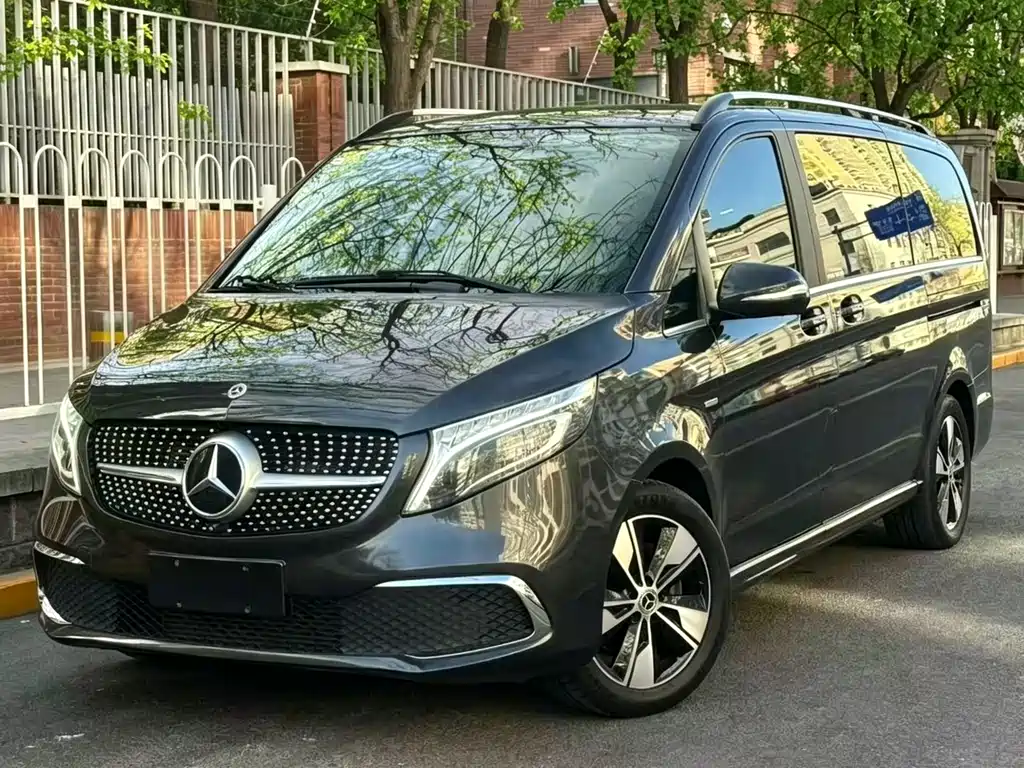 Mercedes-Benz V-Class 2023 — фото 1