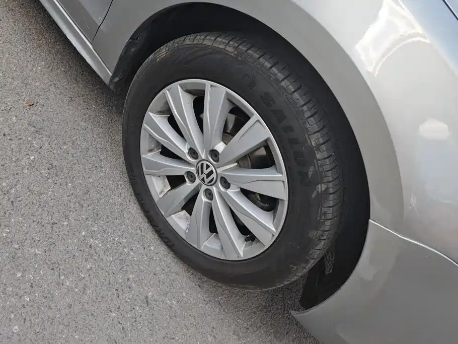 Volkswagen Sagitar 2013