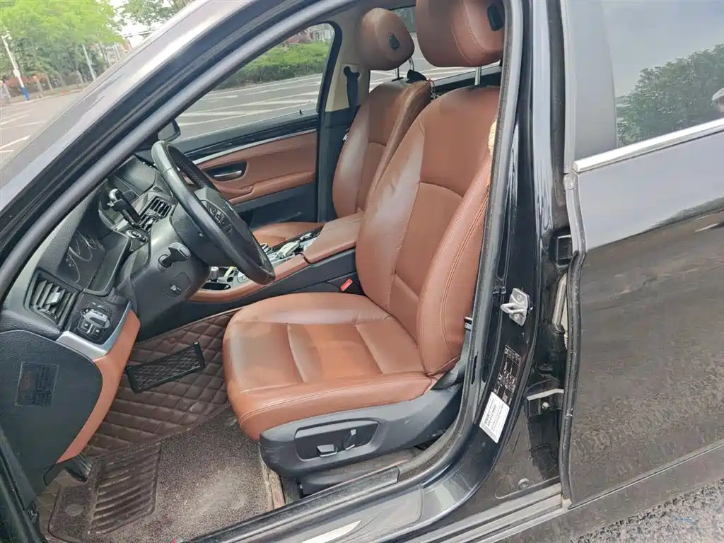 BMW 5 Series 2015 — фото 16