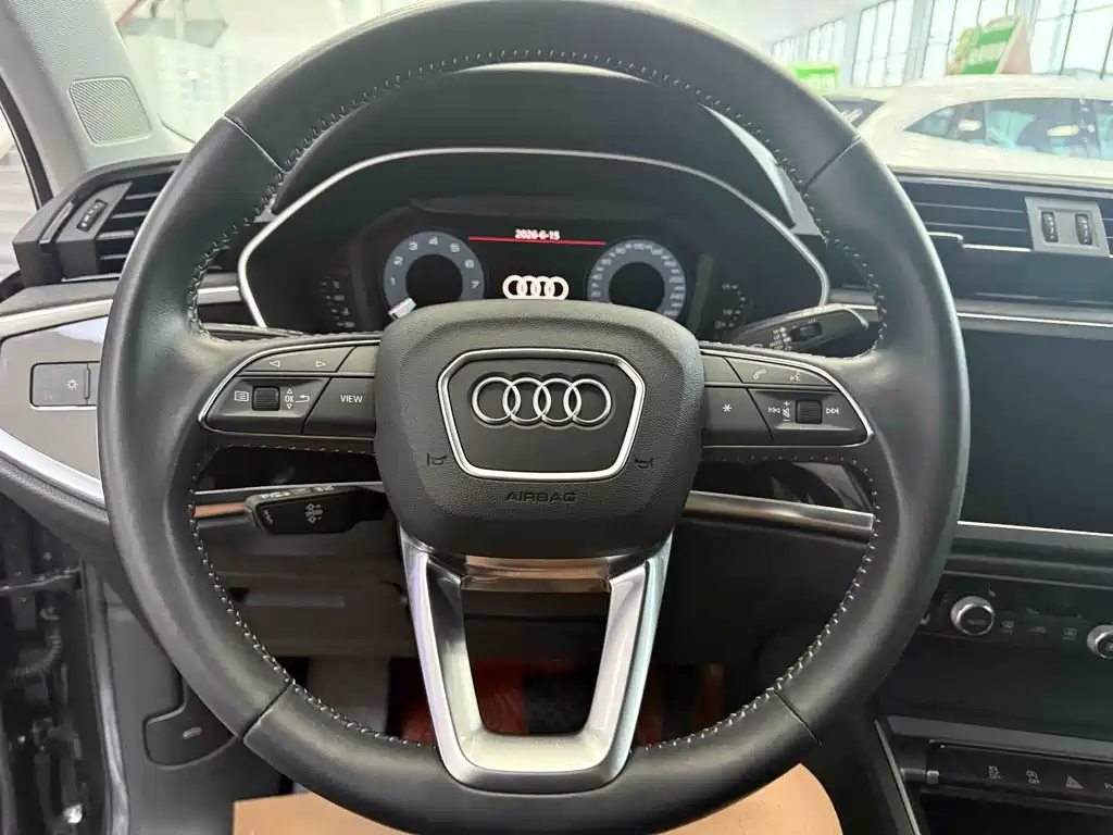 Audi Q3 2022 — фото 19