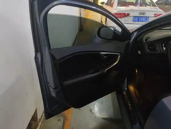 Volvo V40 2018