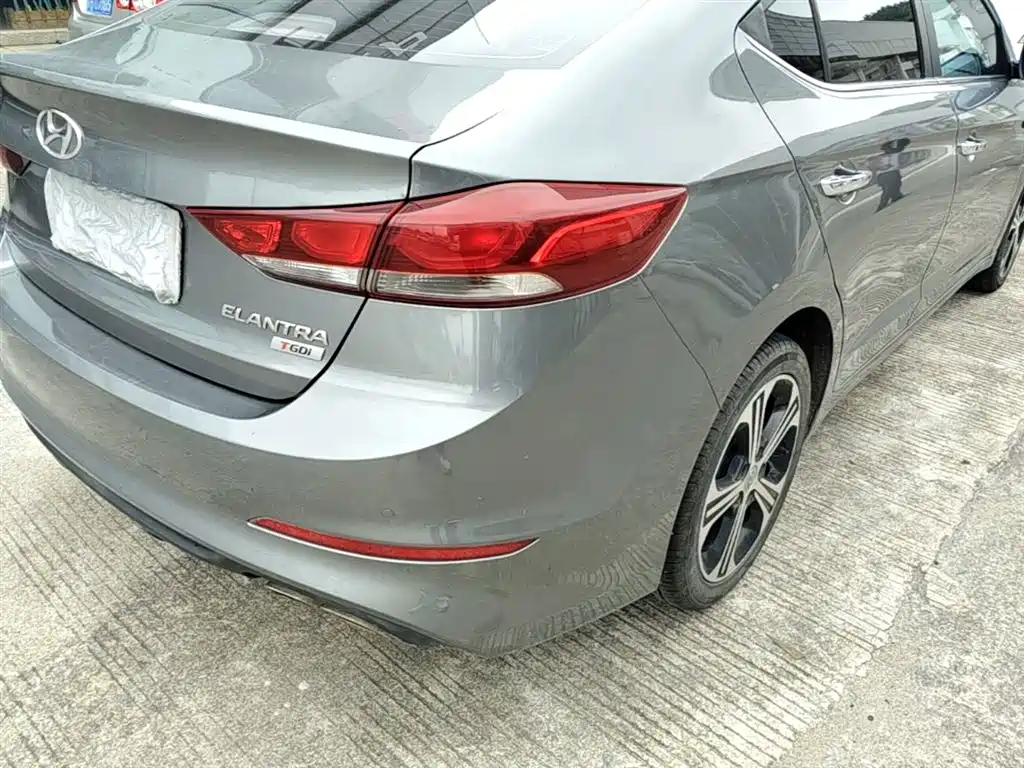 Hyundai Elantra 2018 — фото 8