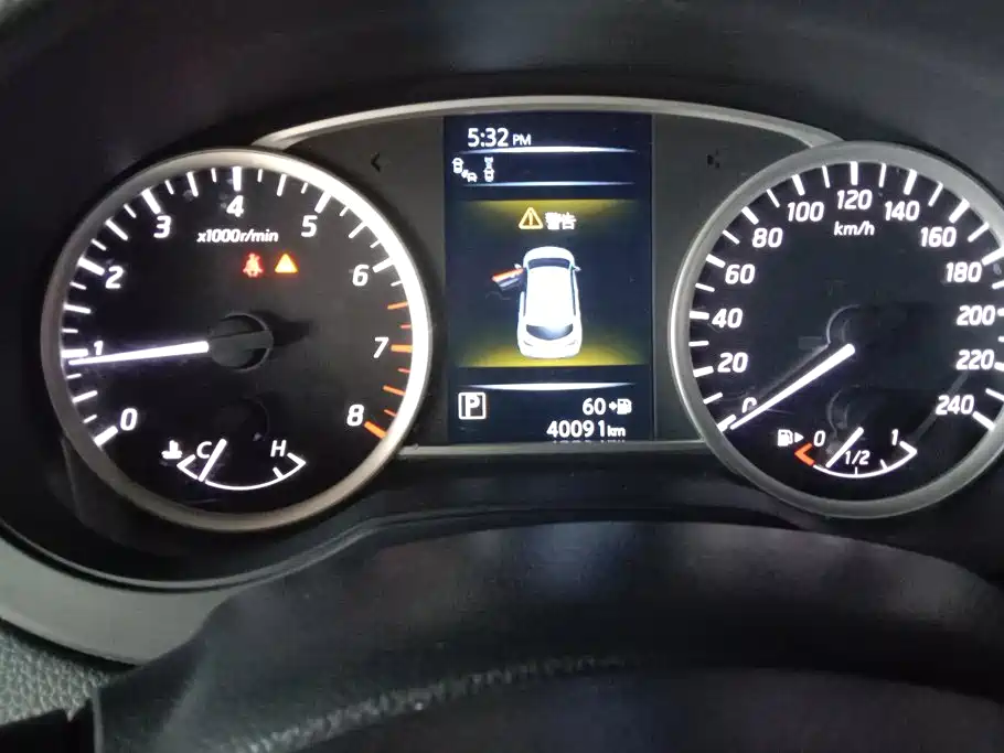 Nissan Tiida 2018 — фото 14