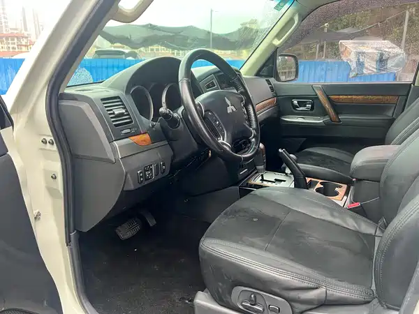 Mitsubishi Pajero 2018