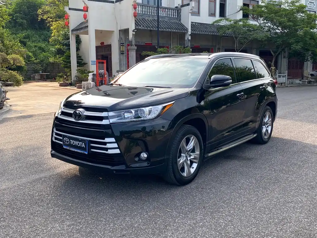 Toyota Highlander 2020 — фото 1