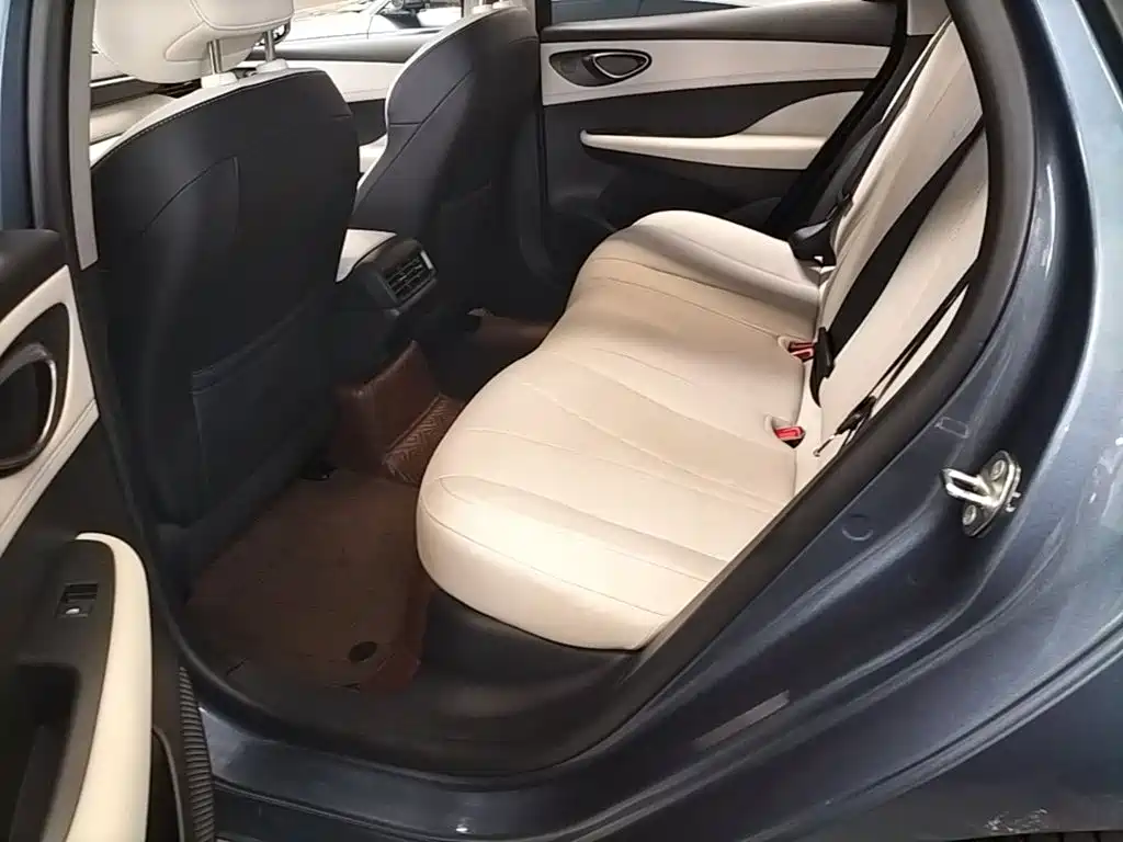 BYD Seal 05 DM-i 2025 — фото 13