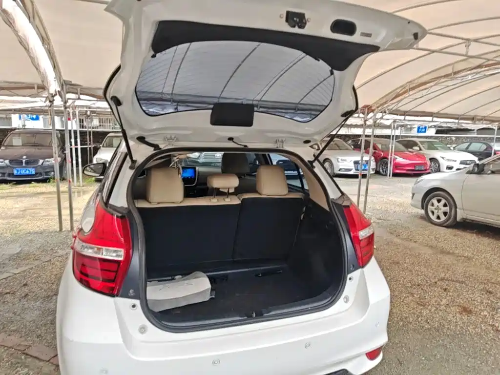 Toyota Yaris L 2018 — фото 19