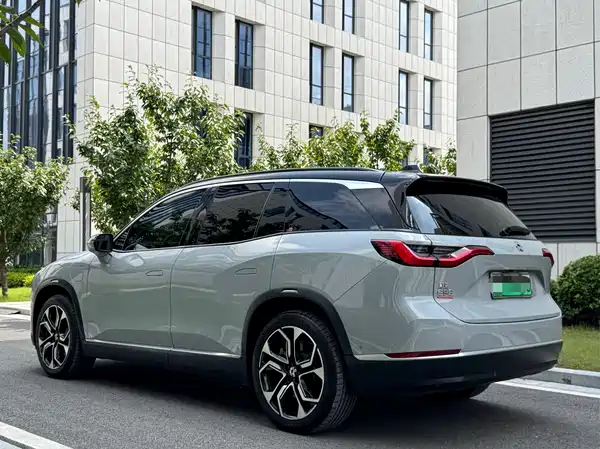 NIO ES8 2021