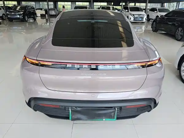 Porsche Taycan 2021