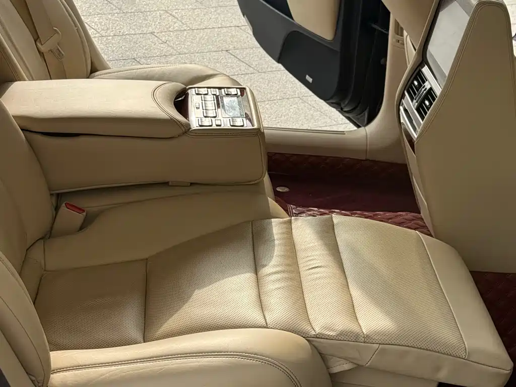 Lexus LS 2012 — фото 18