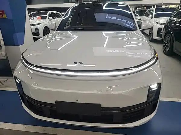 Li Auto L8 2025
