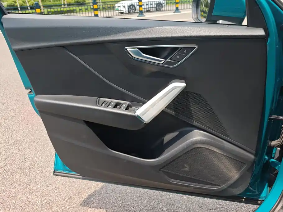Audi Q2L 2019