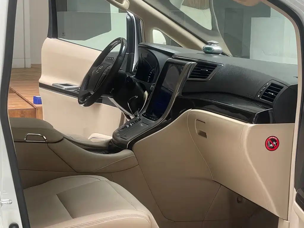 Toyota Alphard 2014 — фото 13