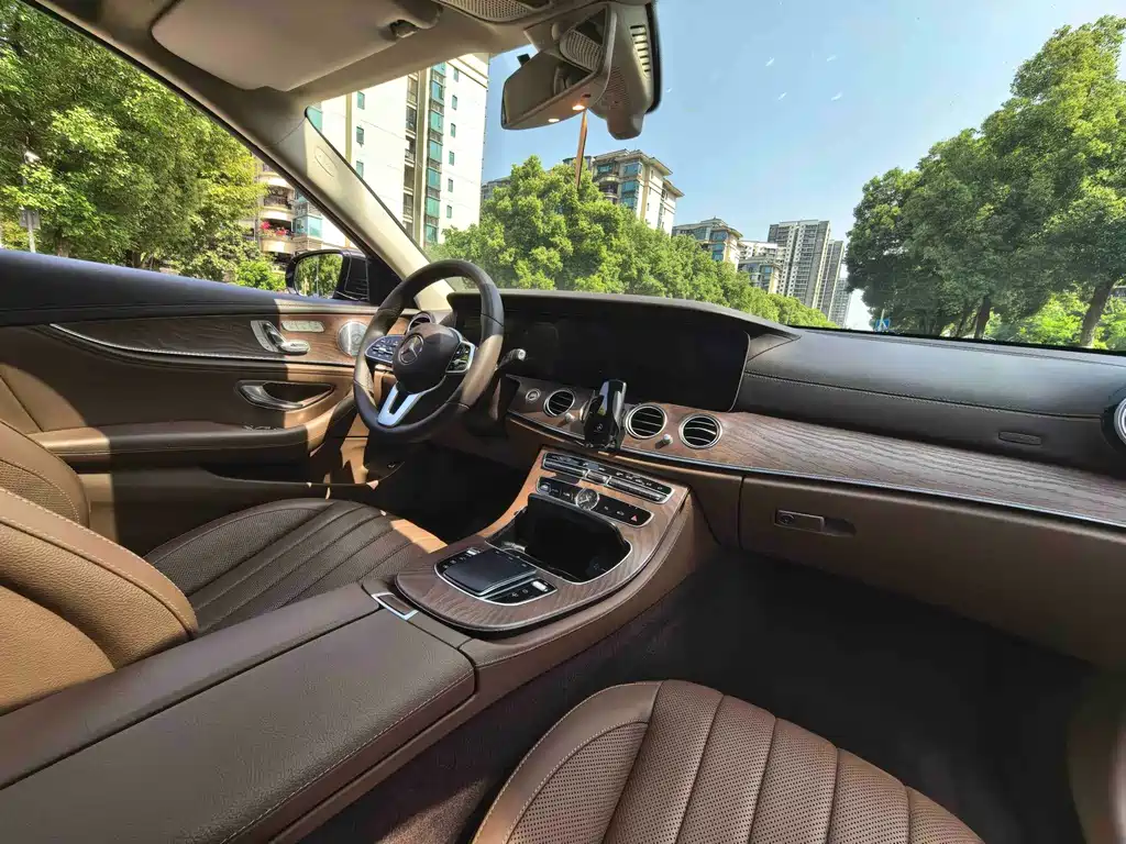 Mercedes-Benz E-Class 2020 — фото 13