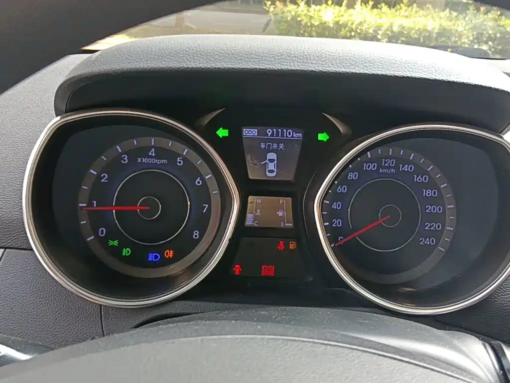 Hyundai Elantra Langdong 2015 — фото 12