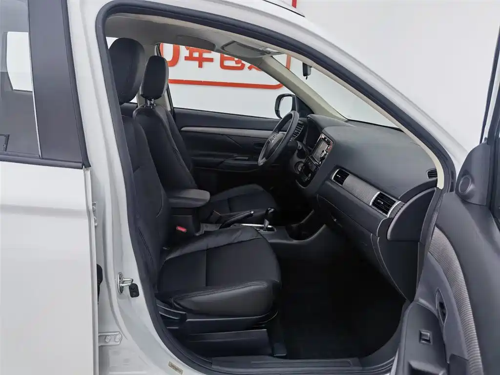 Mitsubishi Outlander 2015 — фото 23