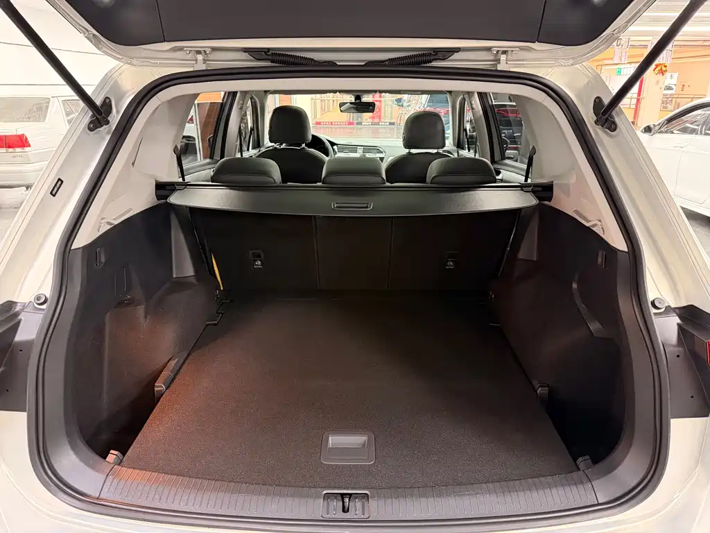 Volkswagen Tiguan L 2018 — фото 12