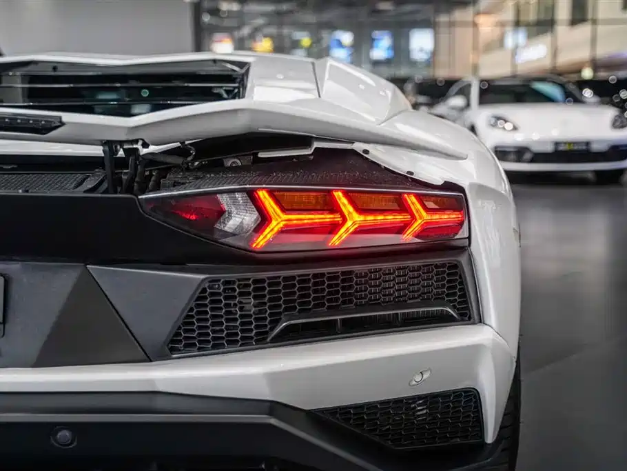 Lamborghini Aventador 2019 — фото 20